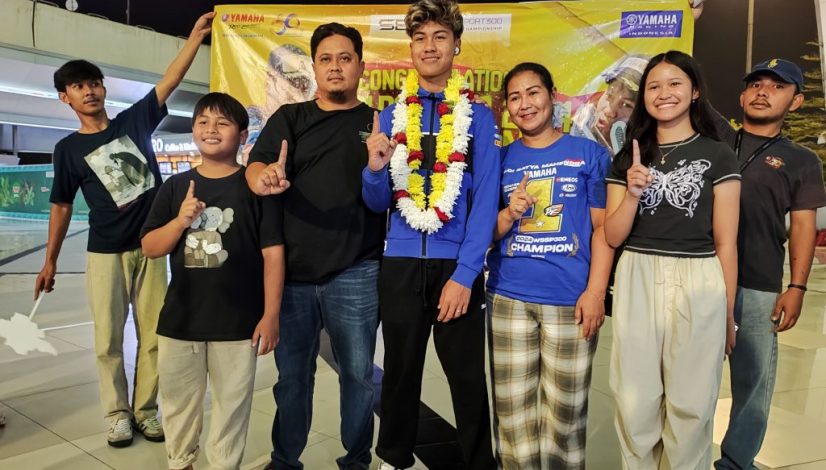 Rider Yamaha Sang Juara Dunia Aldi Satya Mahendra Bersama Keluarganya