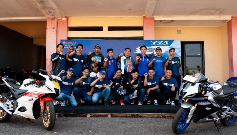 Upgrade Teknik Berkendara, Perdana Jajal R15 Connected di Sirkuit Gery Mang Bareng Pembalap Yamaha Racing Indonesia (5)