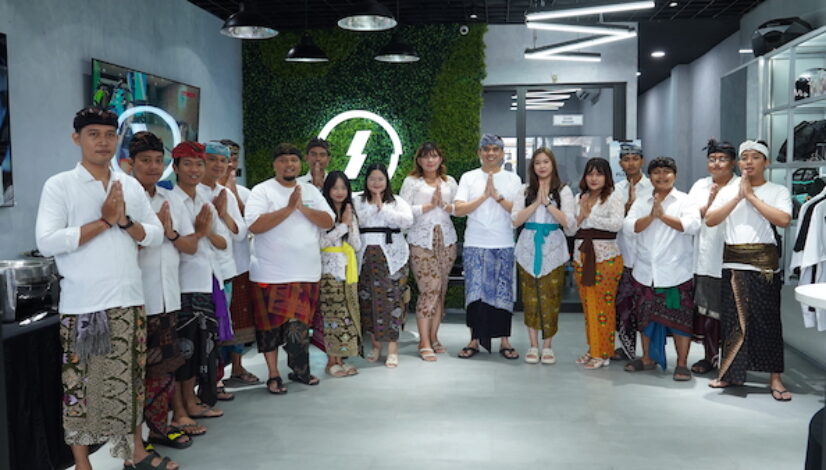 [Foto 2] Tim ALVA Experience Center di Jalan Teuku Umar Barat Denpasar